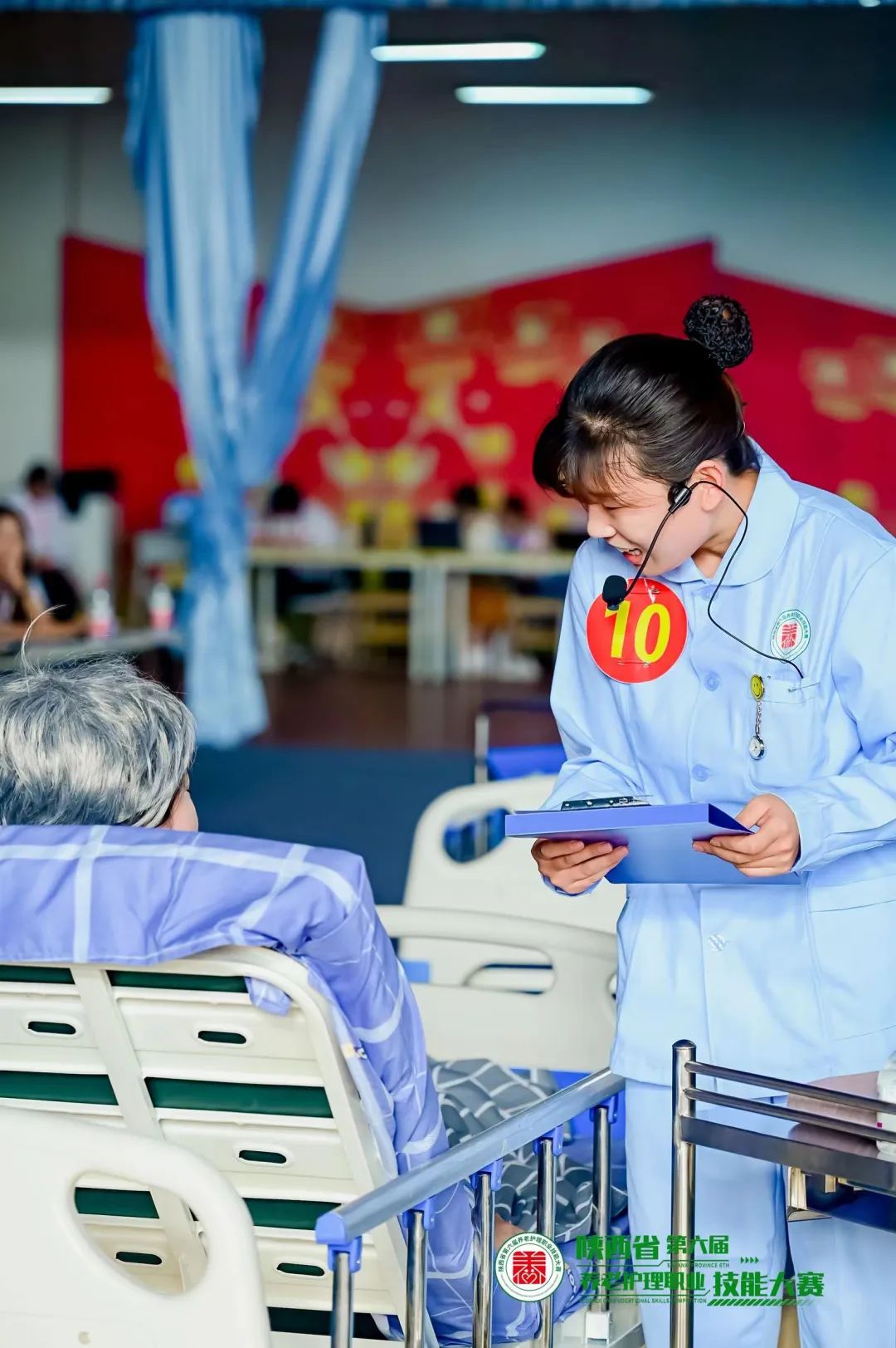 頤悅養(yǎng)老公司的李露露，你是好樣的！