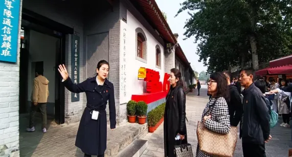 公物拍賣行公司開展“重溫紅色記憶，傳承革命精神”主題黨日活動