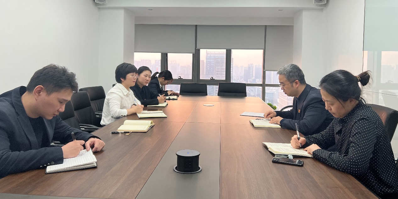 努力把準(zhǔn)斗爭(zhēng)方向，堅(jiān)定斗爭(zhēng)意志——法律事務(wù)中心召開會(huì)議傳達(dá)黨課精神