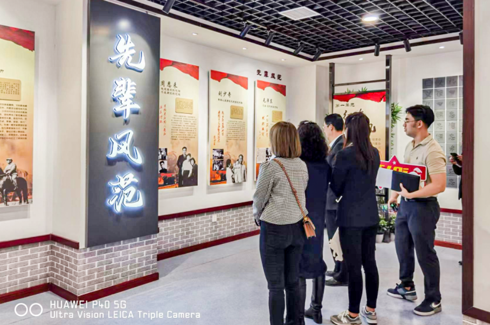 公司固定收益部黨支部、投行業(yè)務(wù)部黨支部、綜合事務(wù)部與金融（產(chǎn)業(yè)）基地保障黨支部開展聯(lián)合黨日活動(dòng)