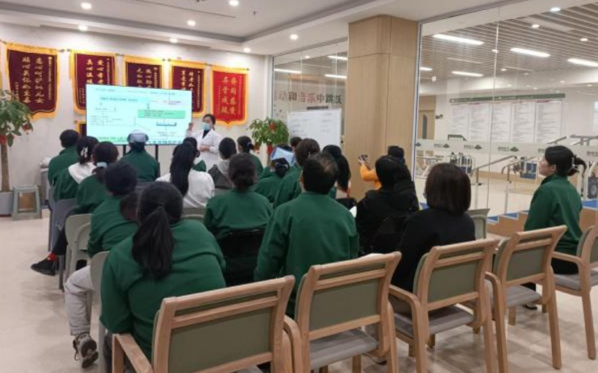 “救”在身邊！共筑服務(wù)安全——頤信養(yǎng)老舉辦急救技能培訓(xùn)