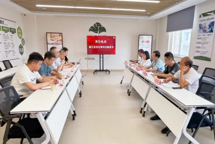 麻江縣縣委副書記、縣人民政府縣長楊興濤一行到頤信養(yǎng)老公司進行康養(yǎng)項目考察